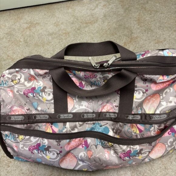 LeSportSac Weekender, Gym. Sports, Travel Bag " Like New " - Picture 8 of 9